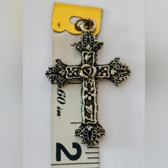 𝗢𝗿𝗻𝗮𝘁𝗲 𝗦𝗶𝗹𝘃𝗲𝗿 𝗖𝗿𝗼𝘀𝘀 𝗬𝟮𝗞 𝗣𝗲𝗻𝗱𝗮𝗻𝘁 - Picture 4 of 5